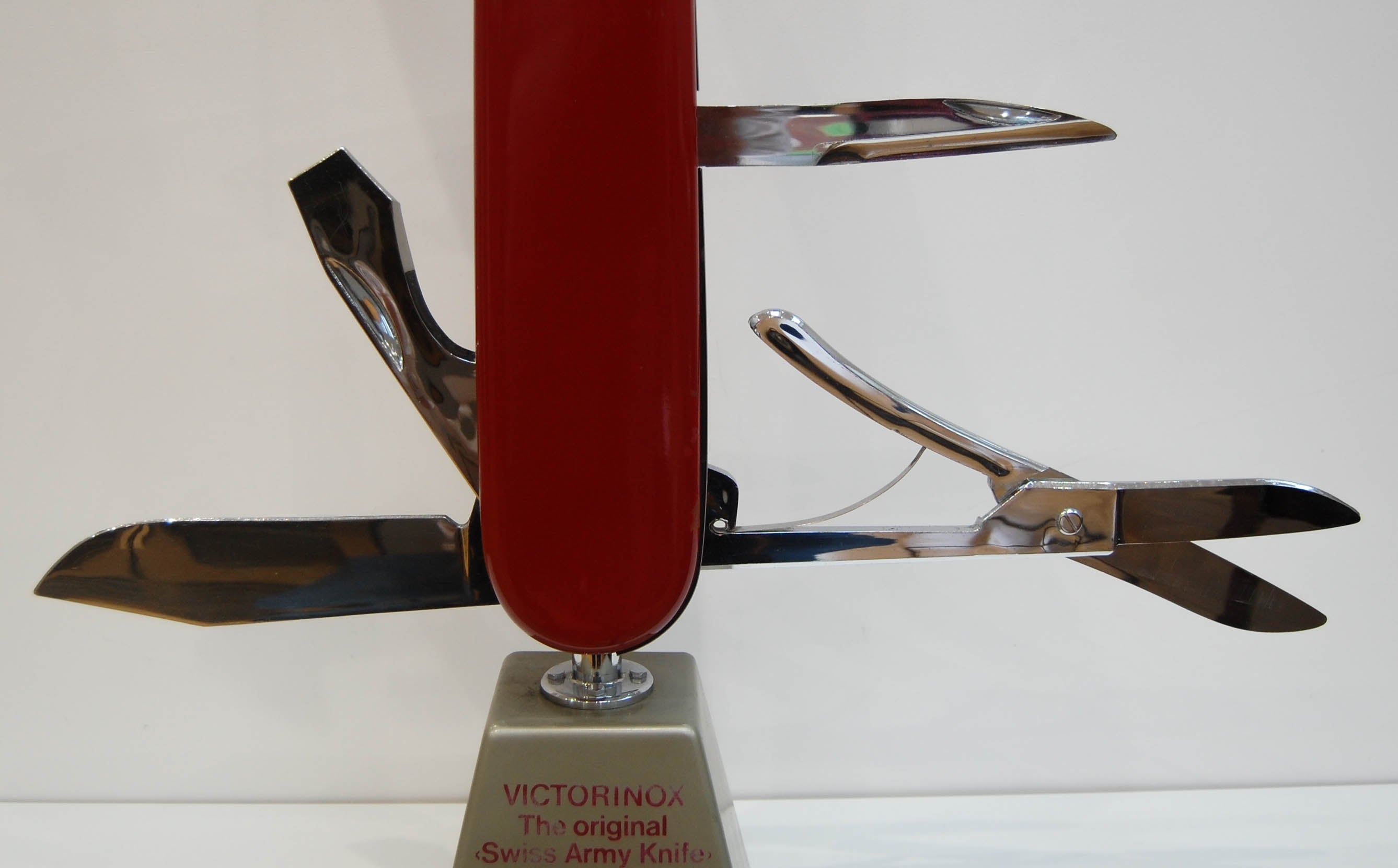 Rare Swiss Army Knife Electric Retail Display Automaton by